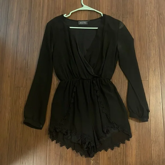 Astr XS black lace/floral lined  romper - Picture 2 of 4